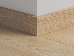 Плинтус ПВХ прямой для LVT Pergo PGVSK40180 Дуб натуральный нагорный 2400х12х58