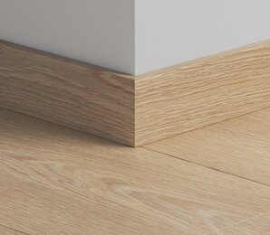Фото Плинтус ПВХ прямой для LVT Pergo PGVSK40180 Дуб натуральный нагорный 2400х12х58 pergo