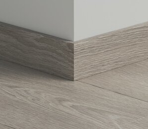 Фото Плинтус ПВХ прямой для LVT Pergo PGVSK40179 Дуб серый нагорный 2400х12х58 pergo